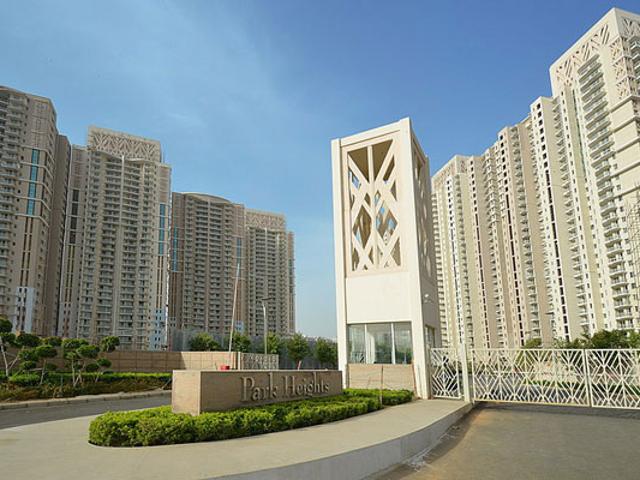 Resale | 4 BHK + Servant Room 2700 Sq.Ft. Apartment in Sector 54