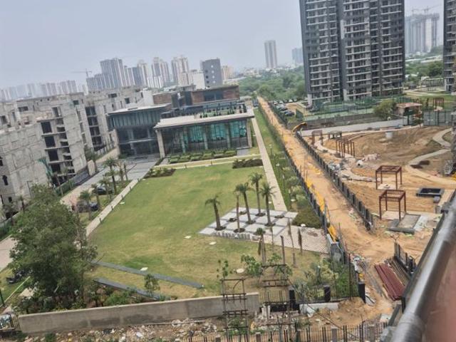 Resale | 4 BHK + Servant Room 2720 Sq.Ft. Apartment in Godrej Meridien