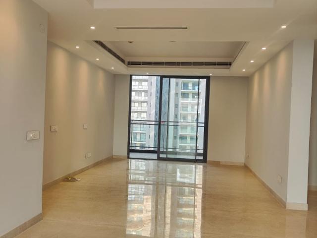 Resale | 4 BHK + Servant Room 2720 Sq.Ft. Apartment in Godrej Meridien