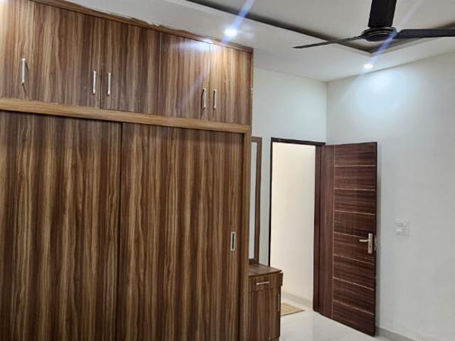 Resale | 4 BHK + Servant Room 277 Sq.Yd. Apartment in DLF Independent Floors