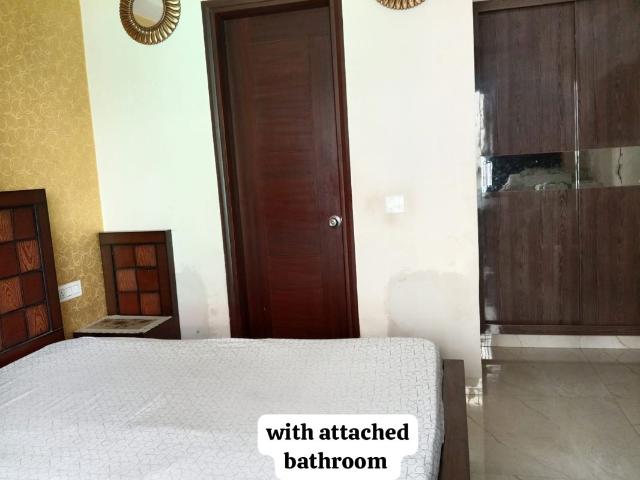 Resale | 4 BHK + Servant Room 2800 Sq.Ft. Apartment in DLF The Ultima