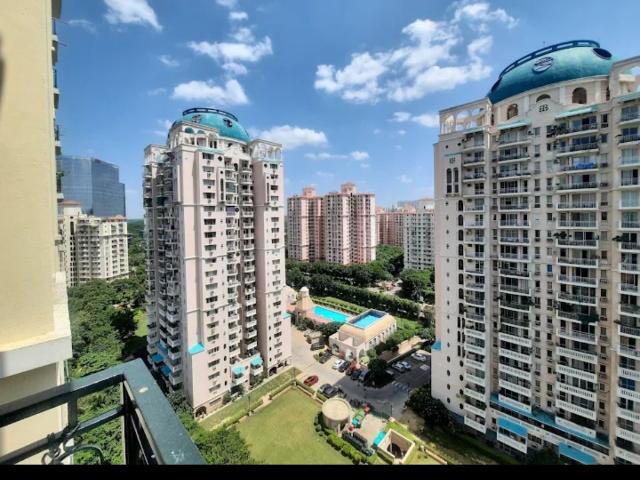 Resale | 4 BHK + Servant Room 2810 Sq.Ft. Apartment in DLF Westend Heights