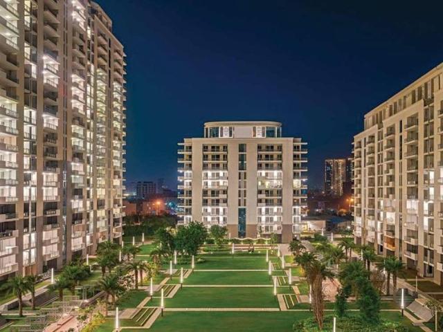 Resale | 4 BHK + Servant Room 2824 Sq.Ft. Apartment in DLF The Ultima