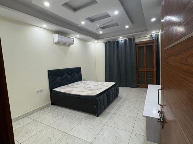 Resale | 4 BHK + Servant Room 2850 Sq.Ft. Apartment in Unitech Uniworld City
