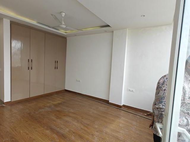 Resale | 4 BHK + Servant Room 2870 Sq.Ft. Apartment in Unitech Uniworld City