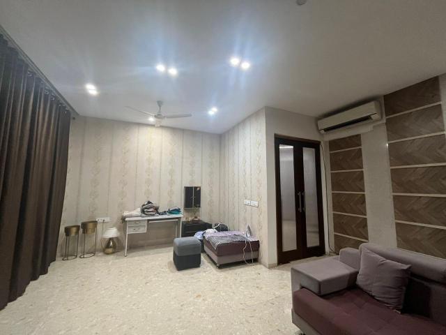 Resale | 4 BHK + Servant Room 2875 Sq.Ft. Apartment in M3M Latitude