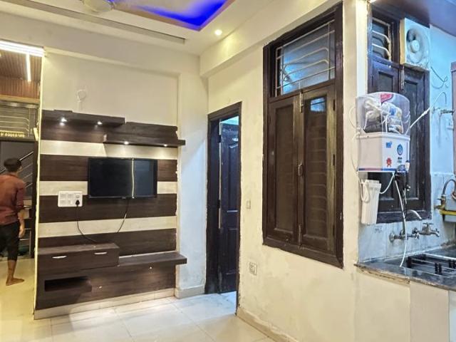 Resale | 4 BHK + Servant Room 2876 Sq.Ft. Apartment in Shipra Srishti