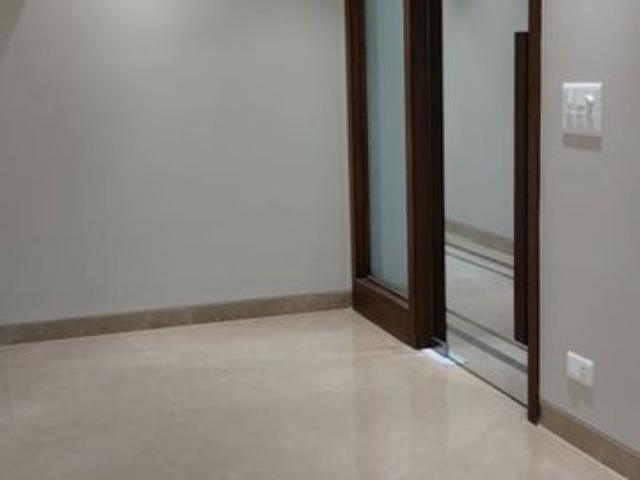 Resale | 4 BHK + Servant Room 290 Sq.Yd. Apartment in Navjeevan Vihar