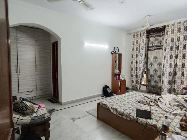 Resale | 4 BHK + Servant Room 292 Sq.Yd. Villa in SS Mayfield Gardens