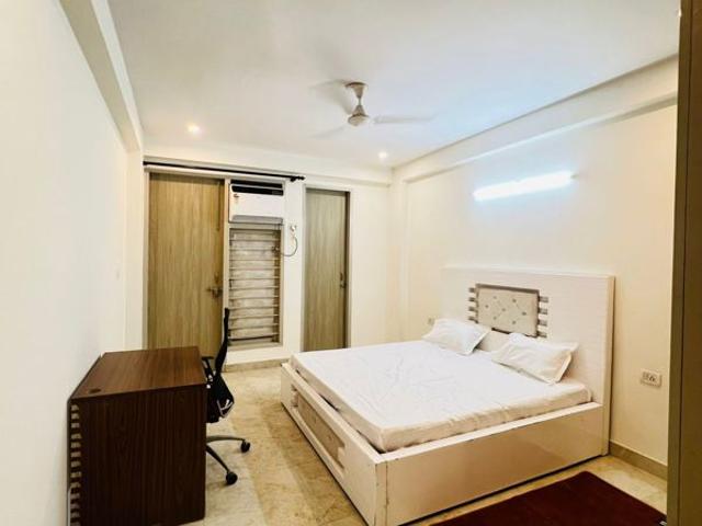 Resale | 4 BHK + Servant Room 2950 Sq.Ft. Apartment in DLF Windsor Court