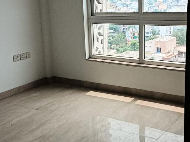 Resale | 4 BHK + Servant Room 2950 Sq.Ft. Apartment in Sector 111