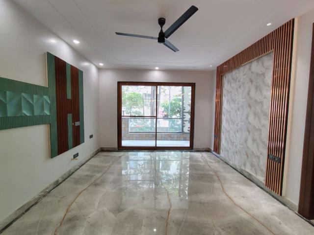 Resale | 4 BHK + Servant Room 2995 Sq.Ft. Apartment in Pioneer Park Presidia