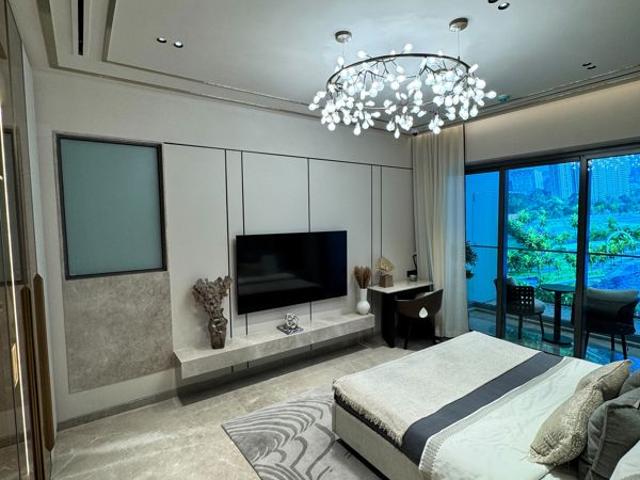 Resale | 4 BHK + Servant Room 2000 Sq.Ft. Apartment in Kalpataru Parkcity Estella