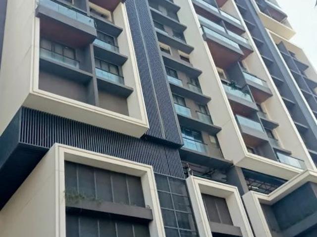 Resale | 4 BHK + Servant Room 2047 Sq.Ft. Apartment in Rustomjee Parishram
