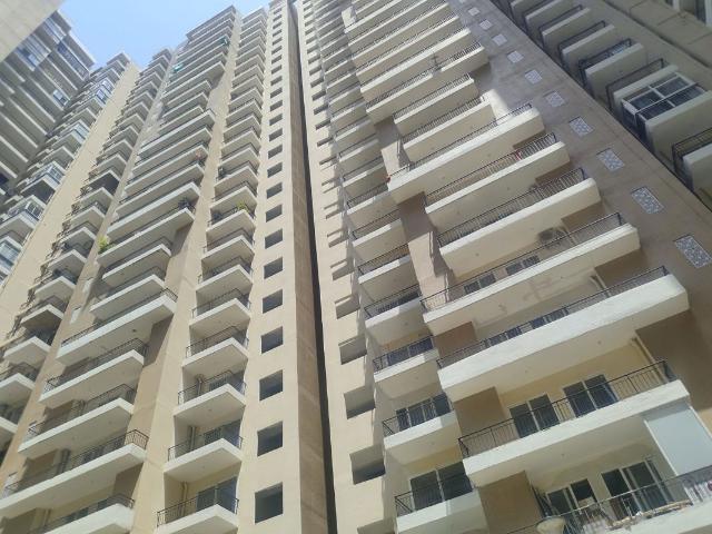 Resale | 4 BHK + Servant Room 2175 Sq.Ft. Apartment in Amrapali Silicon City