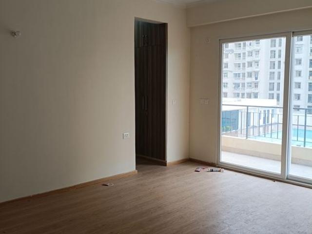 Resale | 4 BHK + Servant Room 2178 Sq.Ft. Apartment in Amrapali Crystal Homes