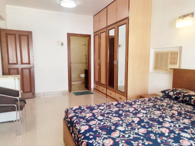 Resale | 4 BHK + Servant Room 2200 Sq.Ft. Apartment in Colaba