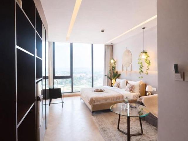 Resale | 4 BHK + Servant Room 2200 Sq.Ft. Apartment in Ireo Victory Valley