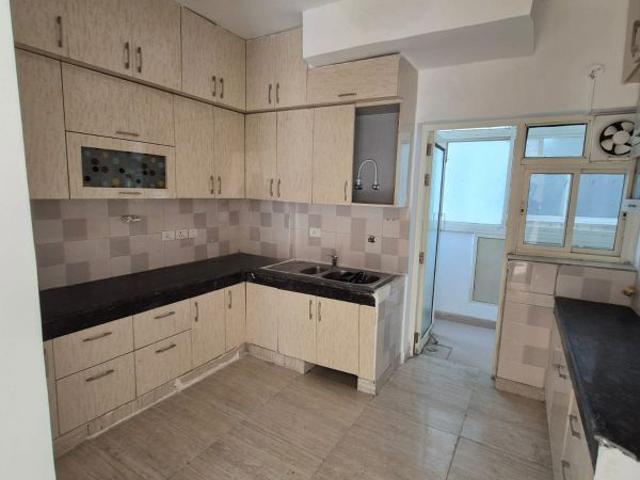 Resale | 4 BHK + Servant Room 2200 Sq.Ft. Apartment in Ramprastha Pearl Court