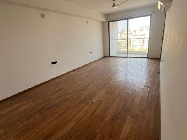 Resale | 4 BHK + Servant Room 2201 Sq.Ft. Apartment in Pride Purple Park Titanium