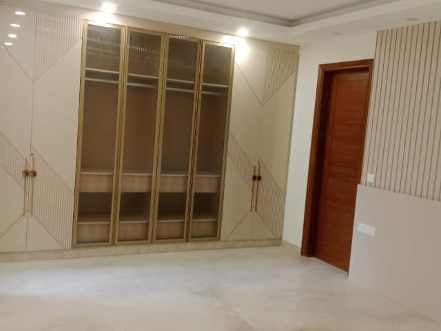 Resale | 4 BHK + Servant Room 2250 Sq.Ft. Apartment in M3M Capital