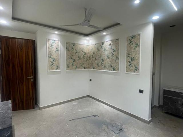 Resale | 4 BHK + Servant Room 2352 Sq.Ft. Apartment in Pareena Coban Residences