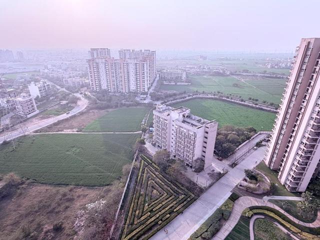 Resale | 4 BHK + Servant Room 2355 Sq.Ft. Apartment in Paras Dews