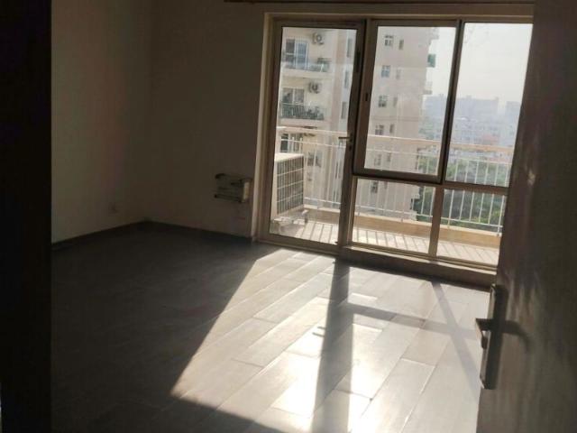 Resale | 4 BHK + Servant Room 2386 Sq.Ft. Apartment in DLF Trinity Towers