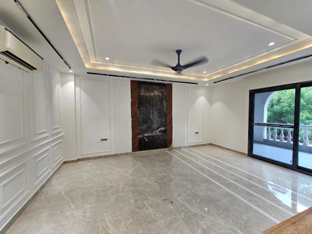 Resale | 4 BHK + Servant Room 3400 Sq.Ft. Apartment in DLF The Summit
