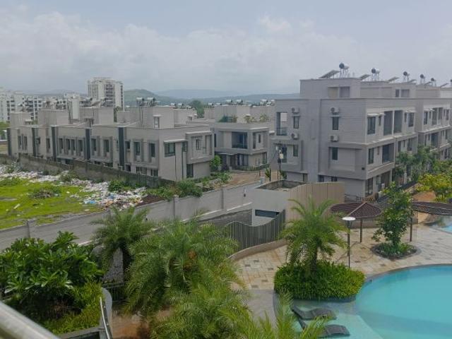 Resale | 4 BHK + Servant Room 3500 Sq.Ft. Apartment in Supreme Villagio