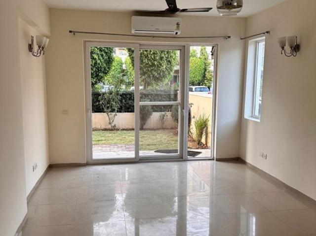 Resale | 4 BHK + Servant Room 350 Sq.Yd. Apartment in Emaar MGF Emerald Hills
