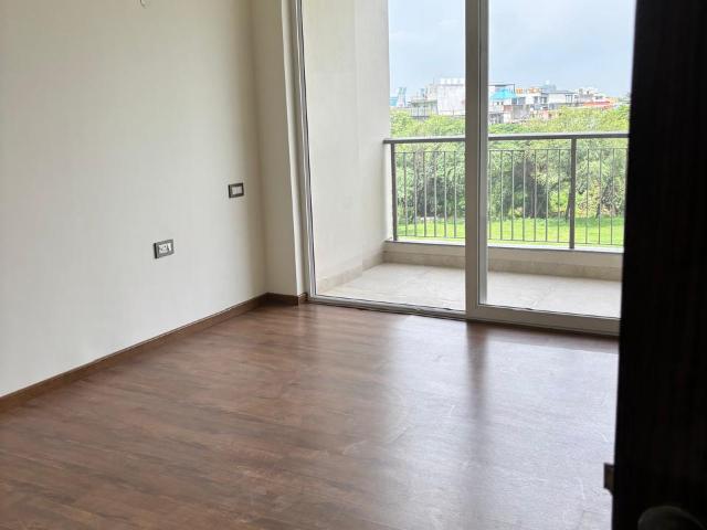 Resale | 4 BHK + Servant Room 3577 Sq.Ft. Apartment in DLF Privana South