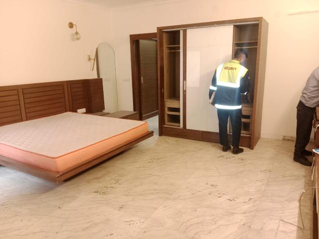 Resale | 4 BHK + Servant Room 3577 Sq.Ft. Apartment in DLF Privana South