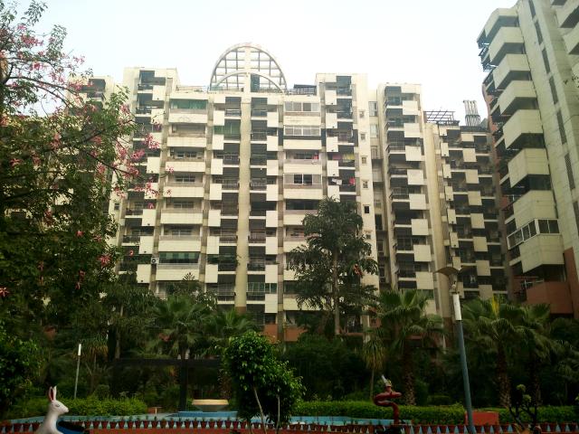 Resale | 4 BHK + Servant Room 3600 Sq.Ft. Apartment in Sahara Grace