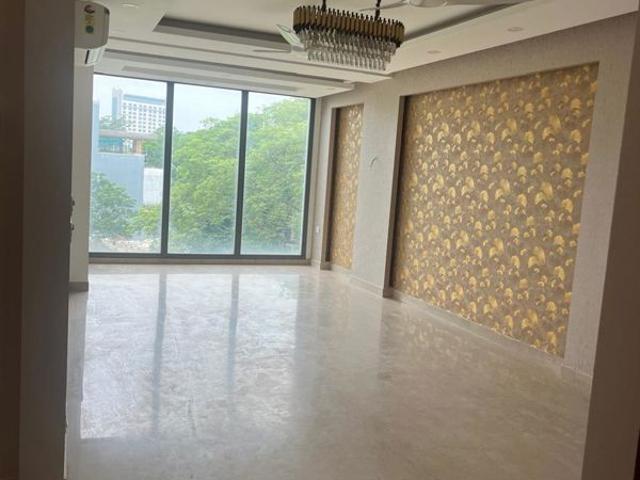 Resale | 4 BHK + Servant Room 360 Sq.Yd. Villa in Unitech Deerwood Chase