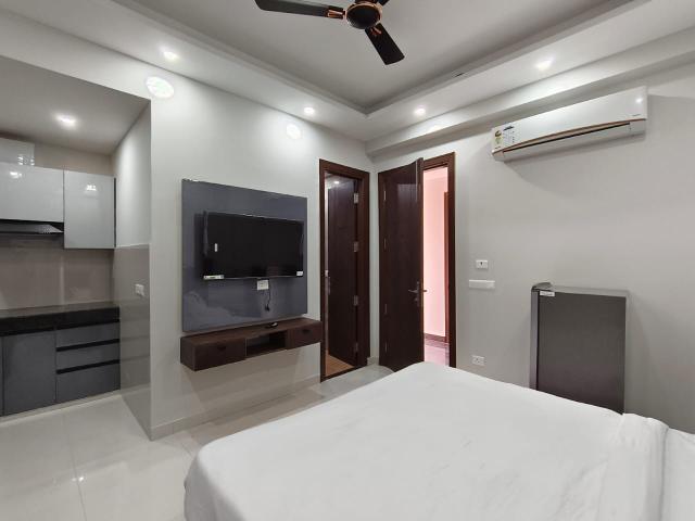 Resale | 4 BHK + Servant Room 360 Sq.Yd. Apartment in Emaar Emrald Floors Select
