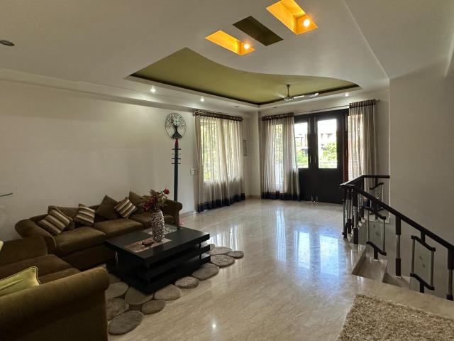 Resale | 4 BHK + Servant Room 3625 Sq.Ft. Apartment in Mahindra Luminare