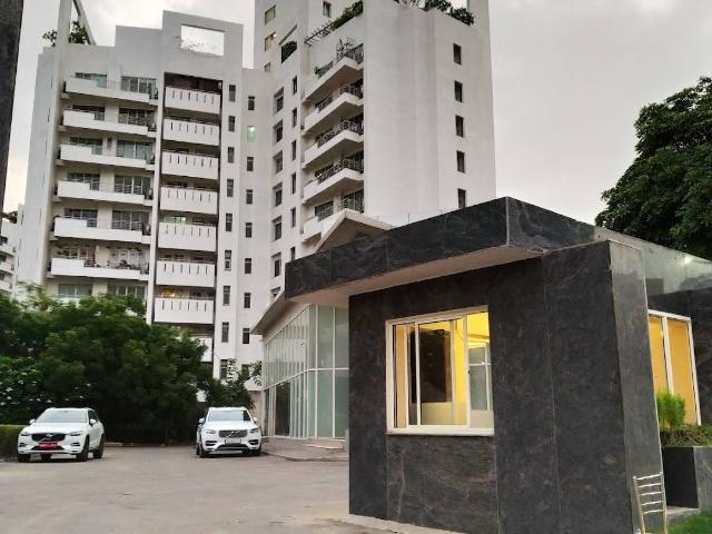Resale | 4 BHK + Servant Room 3645 Sq.Ft. Apartment in Parsvnath Exotica