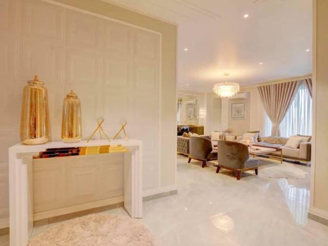 Resale | 4 BHK + Servant Room 3672 Sq.Ft. Apartment in Aerocity