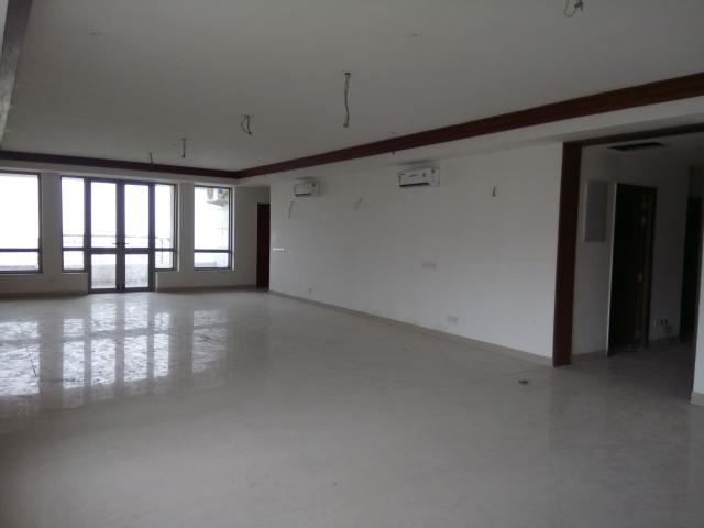 Resale | 4 BHK + Servant Room 3700 Sq.Ft. Apartment in Jaypee Imperial Court
