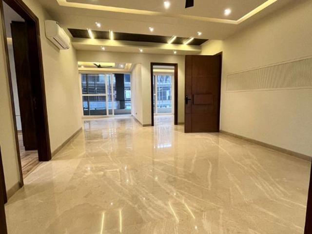 Resale | 4 BHK + Servant Room 3726 Sq.Ft. Apartment in M3M Altitude