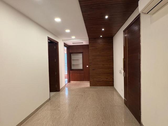 Resale | 4 BHK + Servant Room 3755 Sq.Ft. Apartment in M3M Altitude