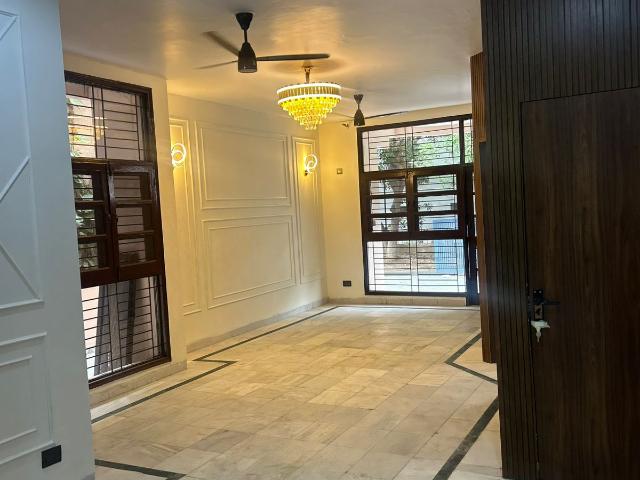 Resale | 4 BHK + Servant Room 3800 Sq.Ft. Apartment in Silverglades The Ivy