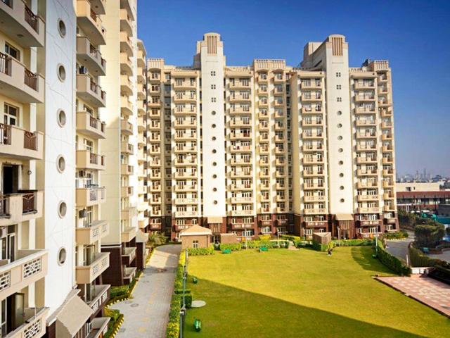 Resale | 4 BHK + Servant Room 3900 Sq.Ft. Apartment in Emaar MGF Metropolis