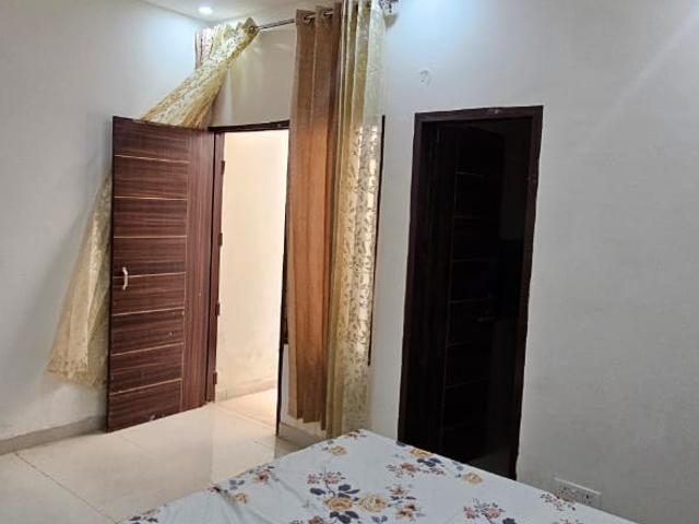 Resale | 4 BHK + Servant Room 3000 Sq.Ft. Apartment in Unitech The Close North