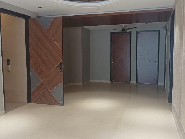 Resale | 4 BHK + Servant Room 3000 Sq.Ft. Apartment in Unitech The Close North