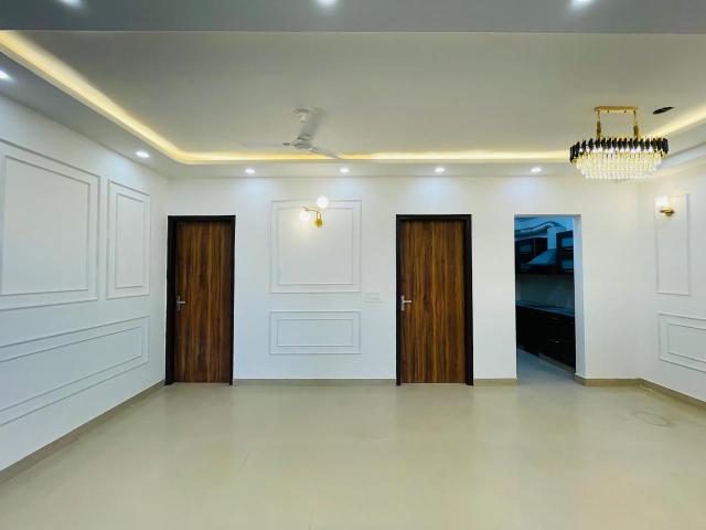 Resale | 4 BHK + Servant Room 3000 Sq.Ft. Apartment in Vatika City Sovereign