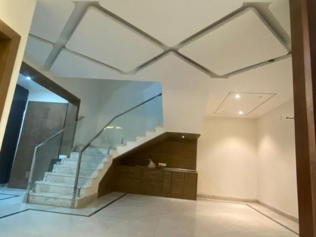 Resale | 4 BHK + Servant Room 300 Sq.Yd. Villa in Royal Meadows
