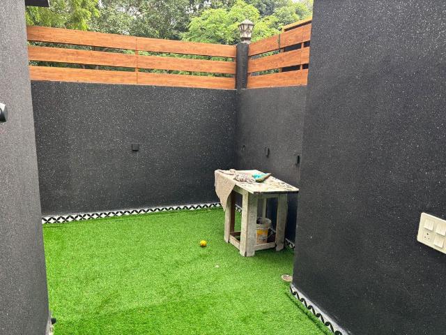Resale | 4 BHK + Servant Room 300 Sq.Yd. Apartment in Jasola