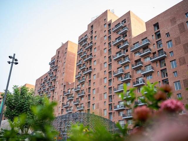 Resale | 4 BHK + Servant Room 3052 Sq.Ft. Apartment in Suraj Oranje Castle